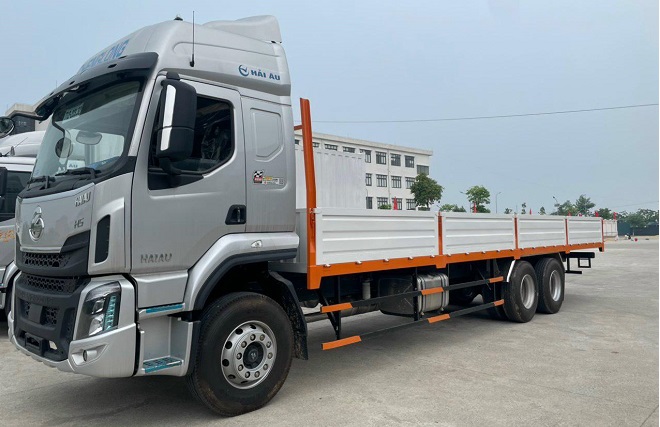 Xe tải chenglong 3 chân H5 260Hp thùng lửng