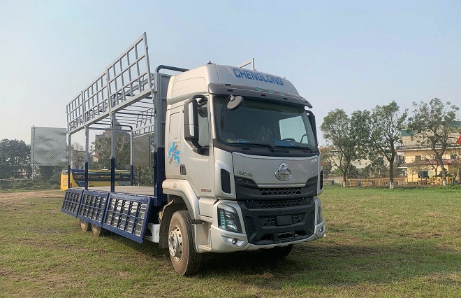 Xe tải Chenglong 3 chân H5 260Hp thùng 8m3